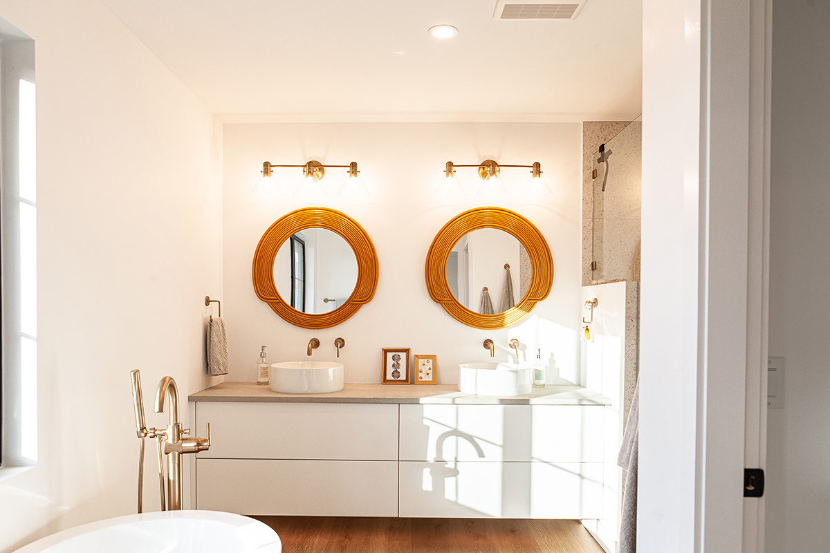 A bright, full bathroom transformation completed by ARG in the Lower Mission neighbourhood of Kelowna, BC.