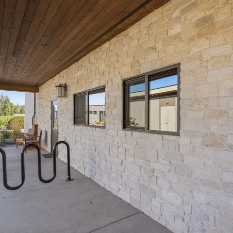 arg-contracting-arrowleaf-winery-stone-wall-covered-patio